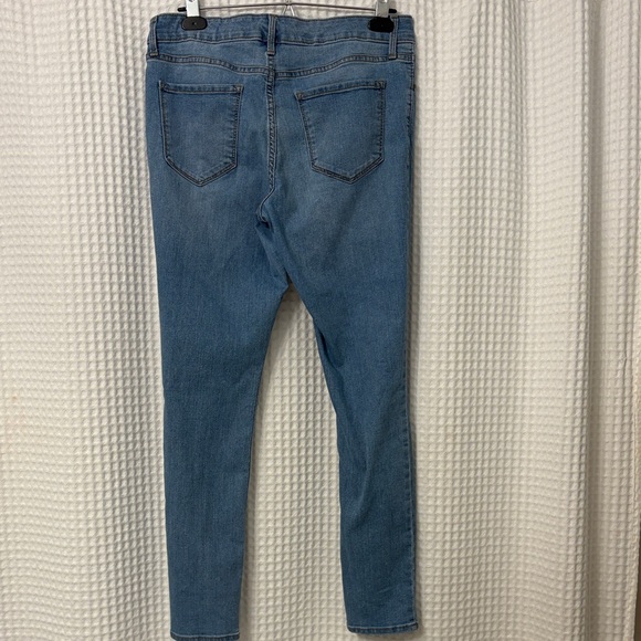Old Navy Women's Skinny Jeans in Denim Blue Size 10 - Picture 3 of 4